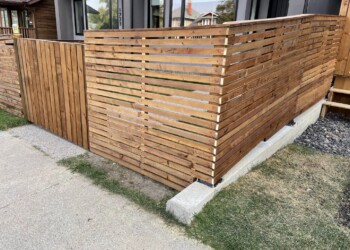Horizontal wood fence